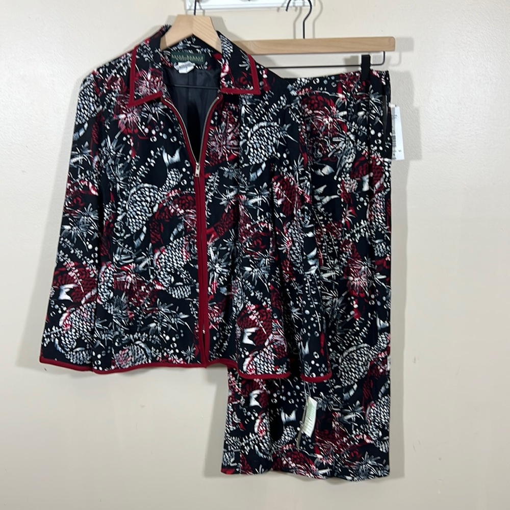 Women’s harve Bernard set of blazer size 10 and skirt size 8, floral design